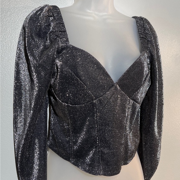 Gianni Bini Metallic Sweetheart Neck Long Sleeve Square Back Top - Picture 3 of 5